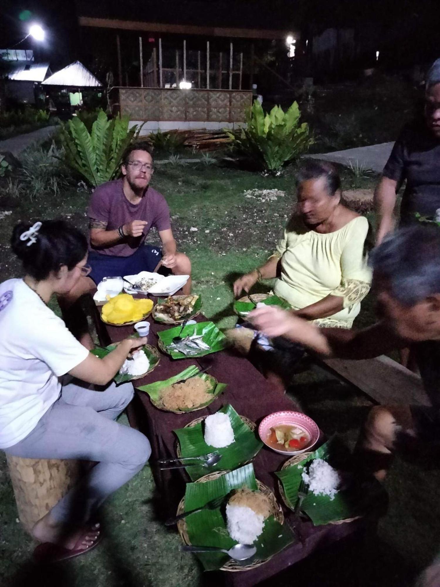 Roca'S Homestay Backpackers Chalet Batuan Exterior photo