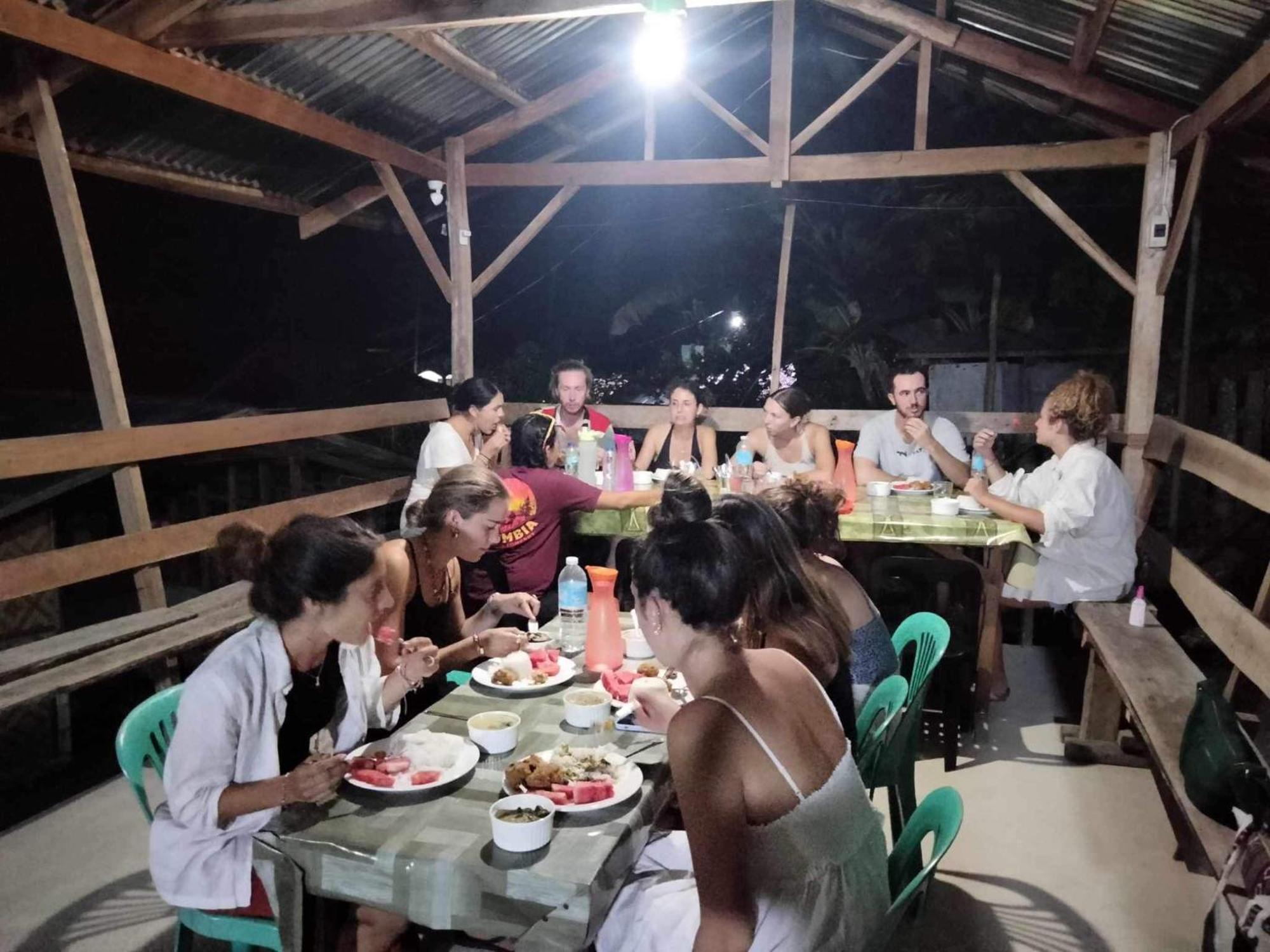 Roca'S Homestay Backpackers Chalet Batuan Exterior photo