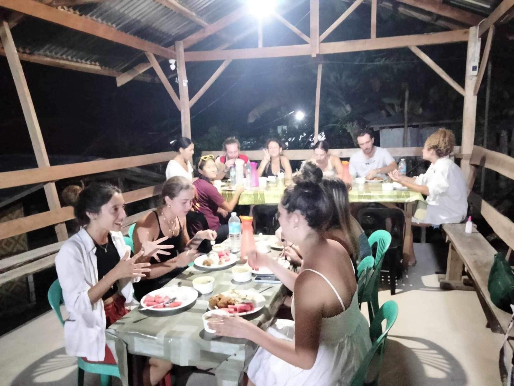 Roca'S Homestay Backpackers Chalet Batuan Exterior photo